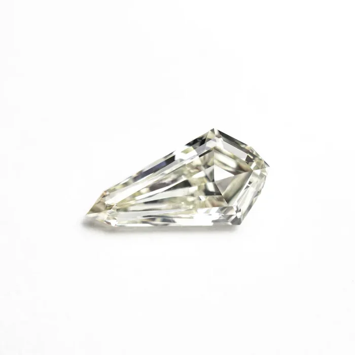 0.95ct 9.89×5.22×2.99mm SI1 L Shield Step Cut 25955-02