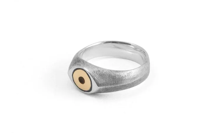 #018 – Signet Ring Iris