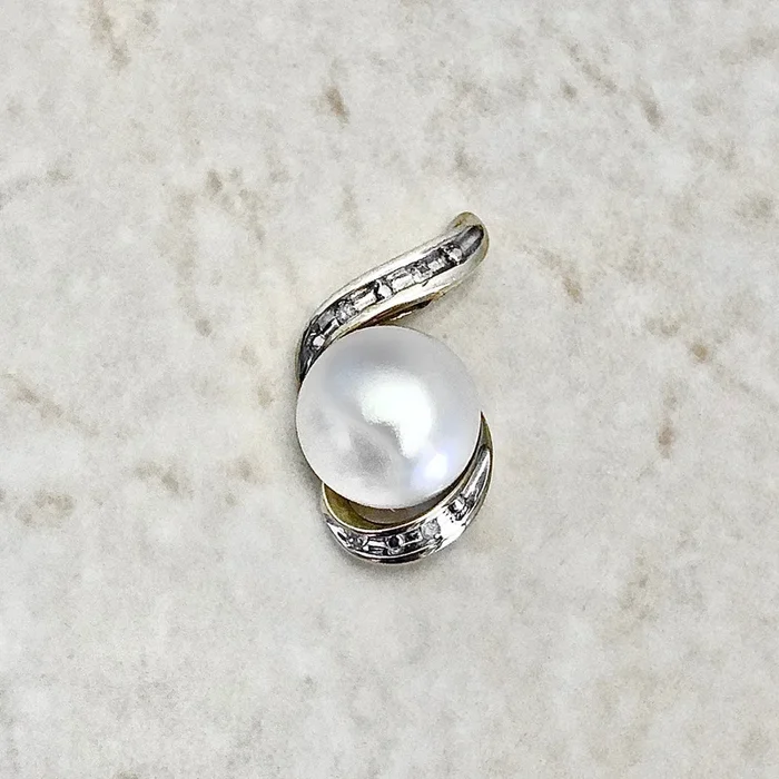 10 Karat Yellow Gold White Pearl & Diamond Pendant