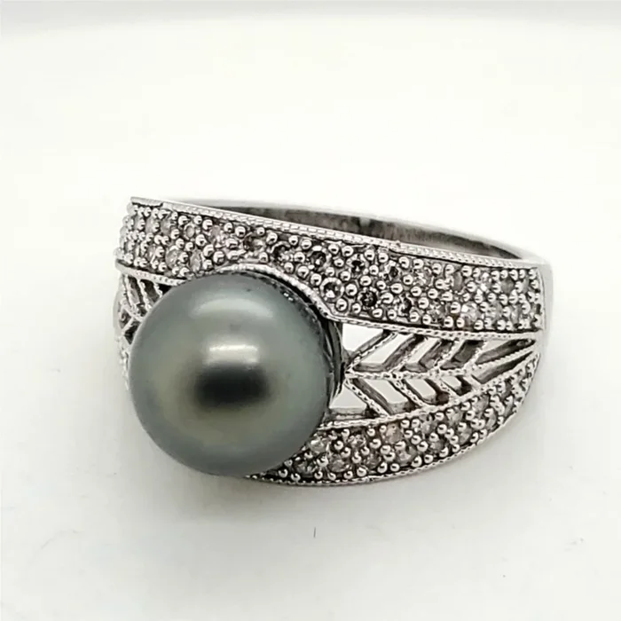 10kt White Gold Grey Pearl and Diamond Ring