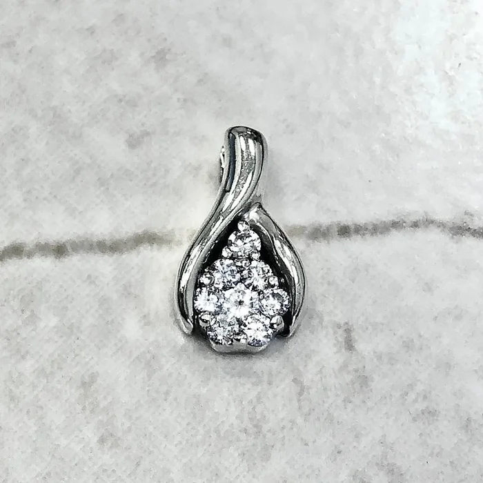 14 Karat White Gold 1/4 Carat Diamond Cluster Pendant
