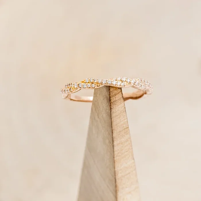 14K GOLD TWISTED ANNIVERSARY BAND