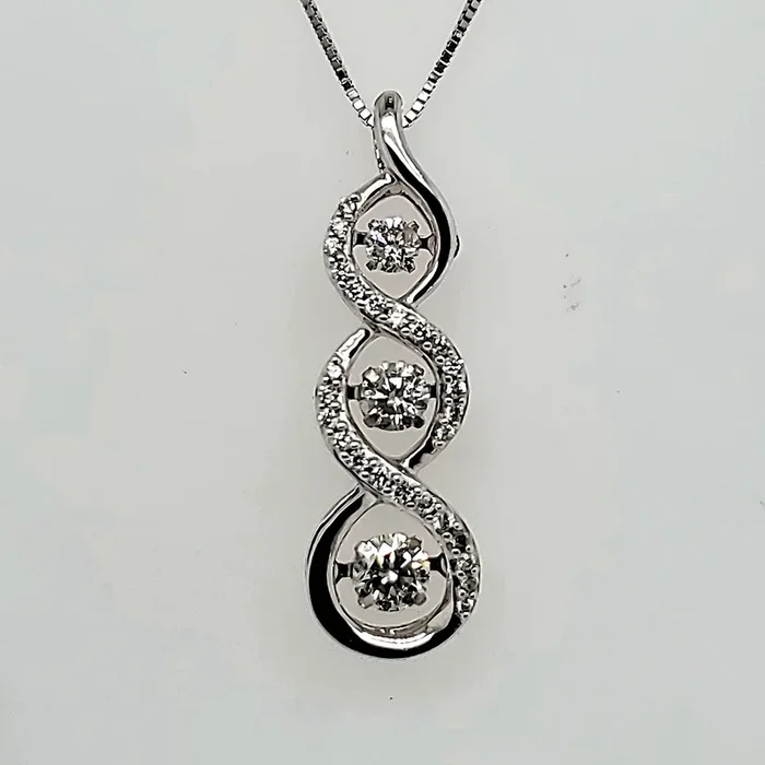 14Kt White Gold Diamond Pendant Necklace