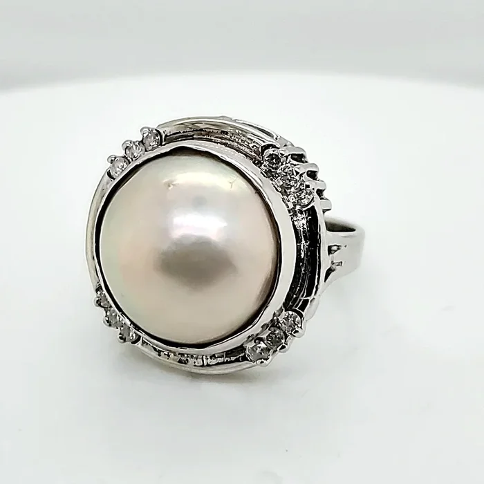 14kt White Gold Mobe Pearl and Diamond Ring