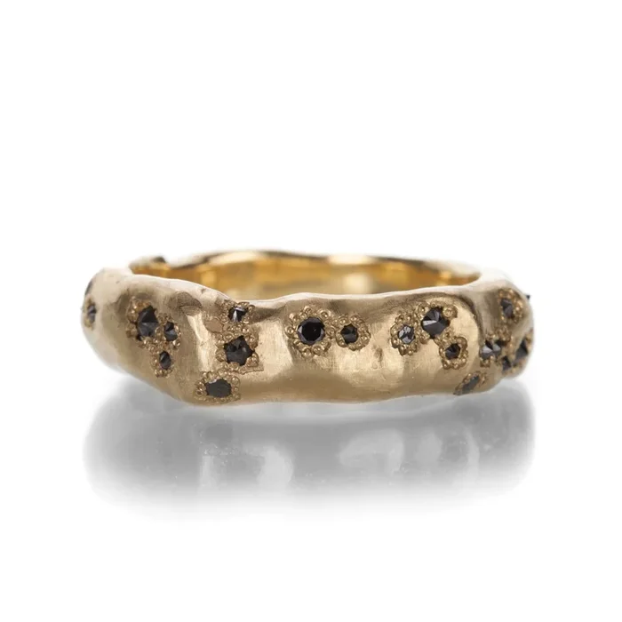 18k Chunky Band with Inverted Diamonds
