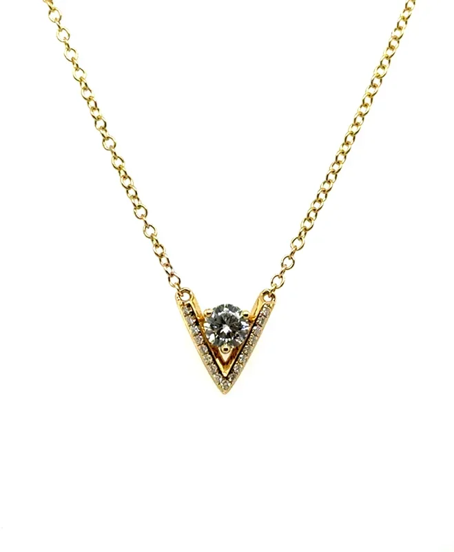 18kt Yellow Gold 0.36Ctw “”V”” Design Diamond Necklace