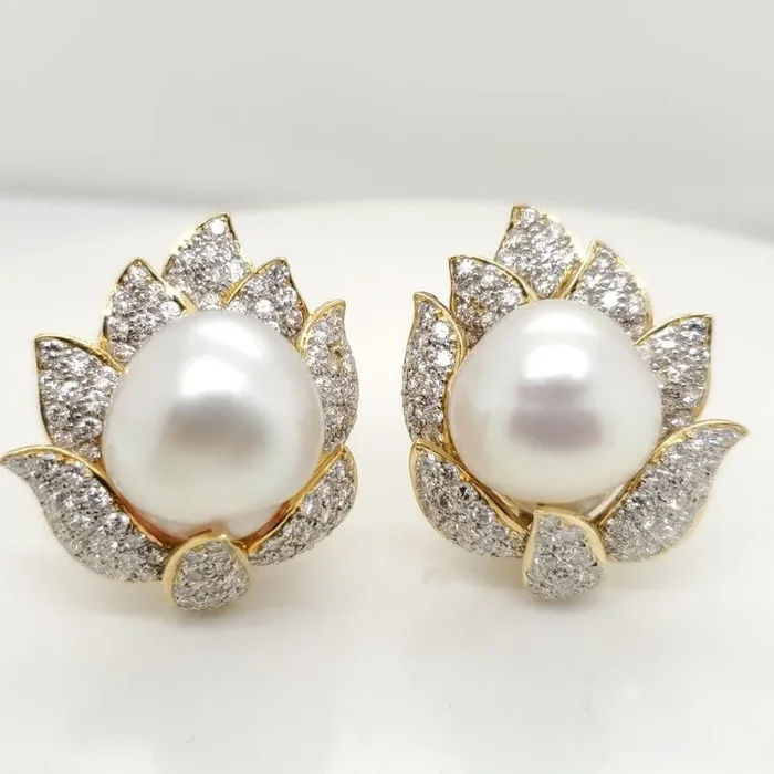 18Kt Yellow Gold Diamond And Baroque South Seas Pearl Earrings