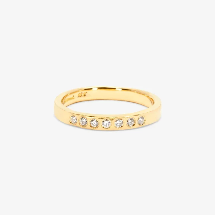 2.8mm Seven White Diamonds Band | R16002W