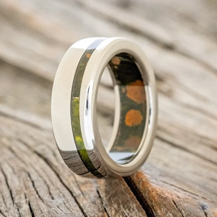 “VERTIGO” – MOSSY PATINA COPPER INLAY & LINING WEDDING RING