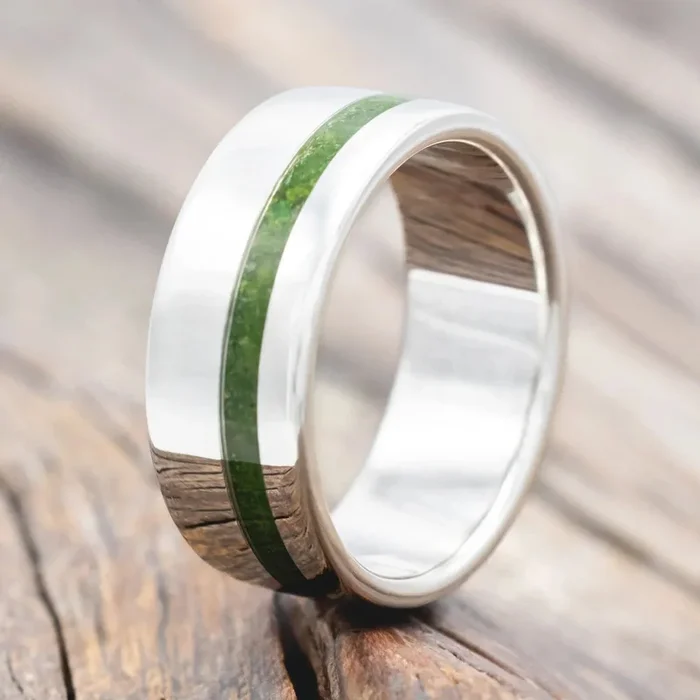 “VERTIGO” – WEDDING BAND WITH NATURAL MOSS INLAY – SILVER – SIZE 7