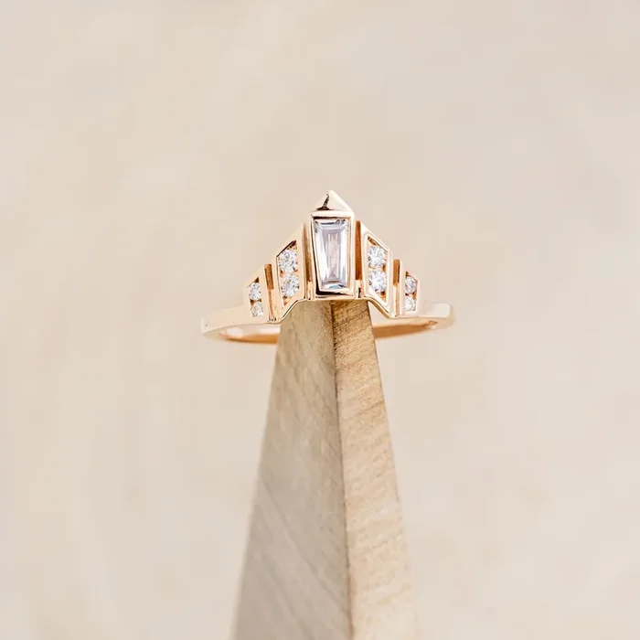 A BEZEL SET TAPERED MOISSANITE TRACER