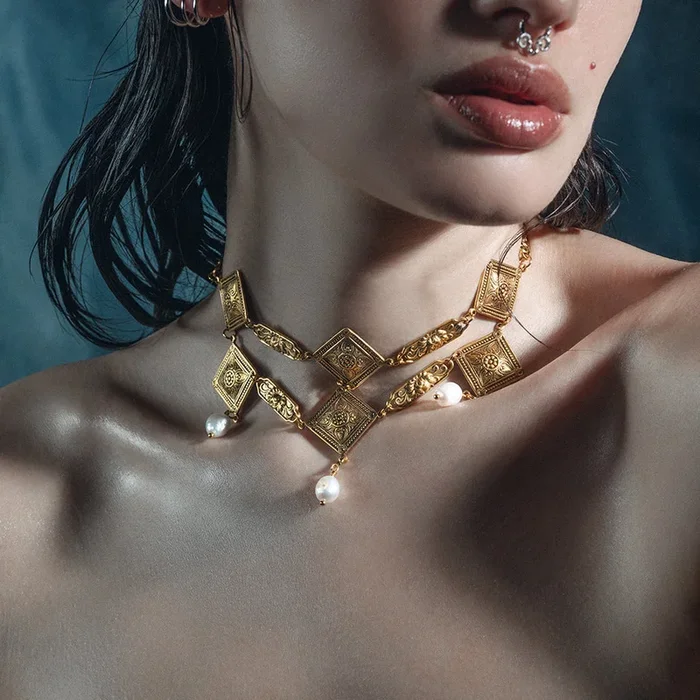 A DEEP LURE. Romantic Pearl Choker – Gold