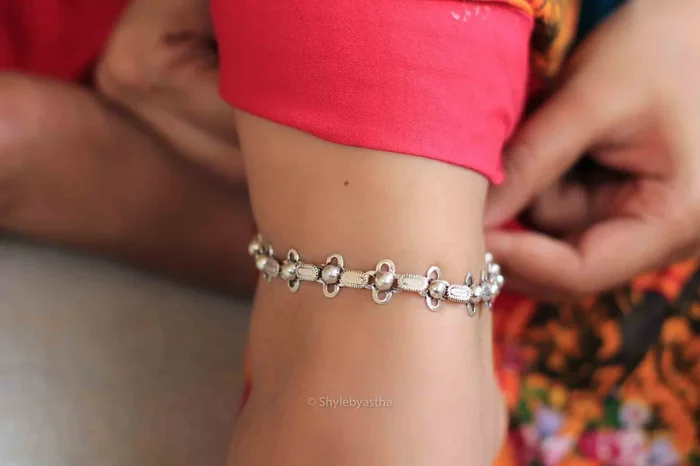 Adya fine Block Anklet