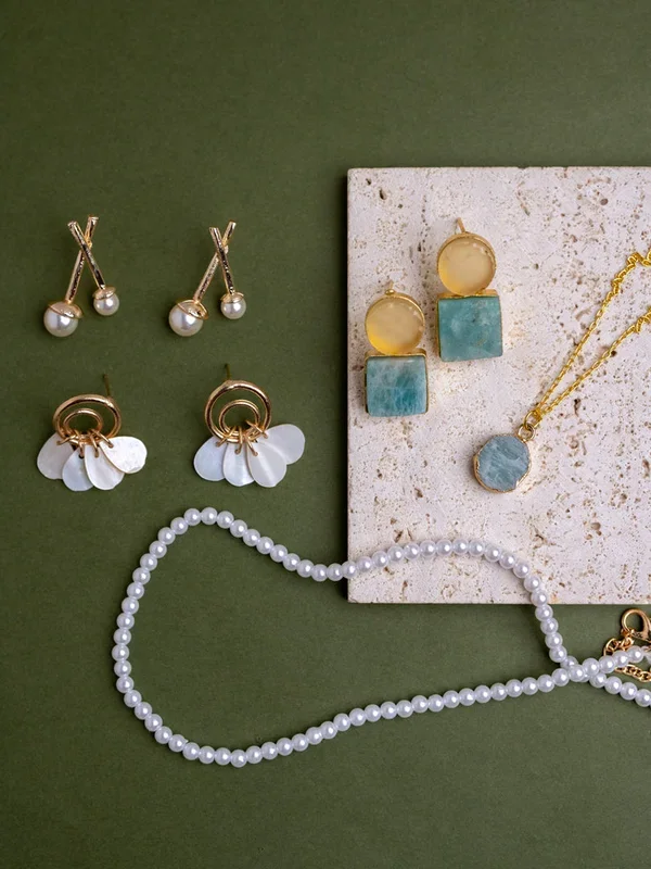 Amazonite Sparkle & Pearl Hamper (5 Pieces) – 2 Raw Crystal Jewels & 3 Pearl Essentials