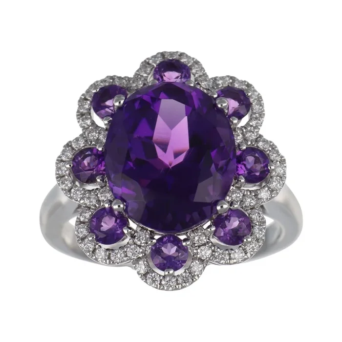 Amethyst Ring (Amethyst 5.48 cts. White Diamond 0.3 cts.)