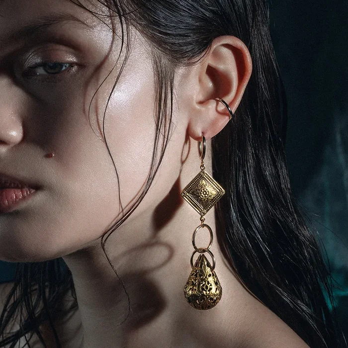 AMPHITRITE. Ornate Teardrop Hoop Earrings – Gold