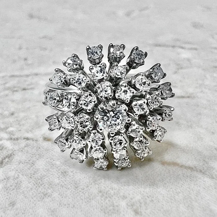 Anillo de cóctel Art Déco vintage de platino con diamantes de 1,35 quilates