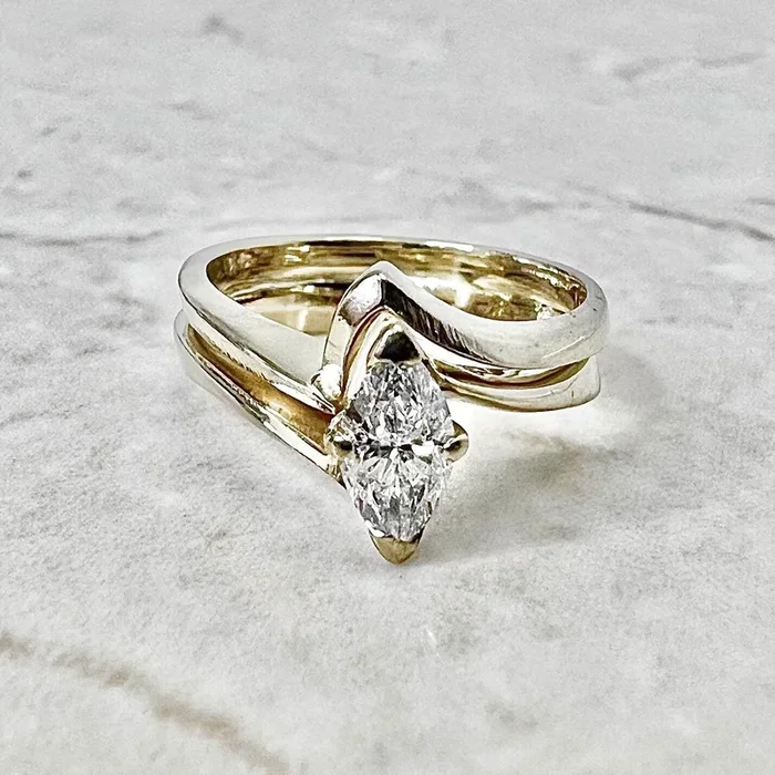 Anillo de compromiso vintage de oro amarillo de 14 quilates con solitario de diamante marquesa de 0,40 quilates