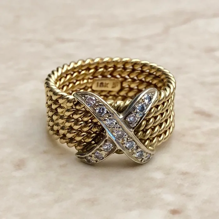 Anillo vintage de diamantes con forma de cuerda en oro amarillo y blanco de 18 quilates