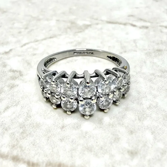Anillo vintage de oro blanco de 14 quilates con doble fila de diamantes de 1 quilate