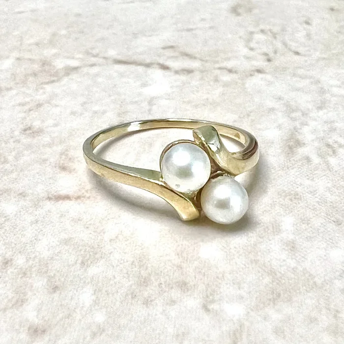 Anillo vintage Toi & Moi con perla en oro amarillo de 14 quilates
