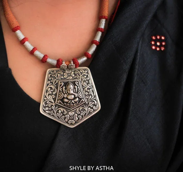 Anvaya Ganesha Chitai Detailed Necklace