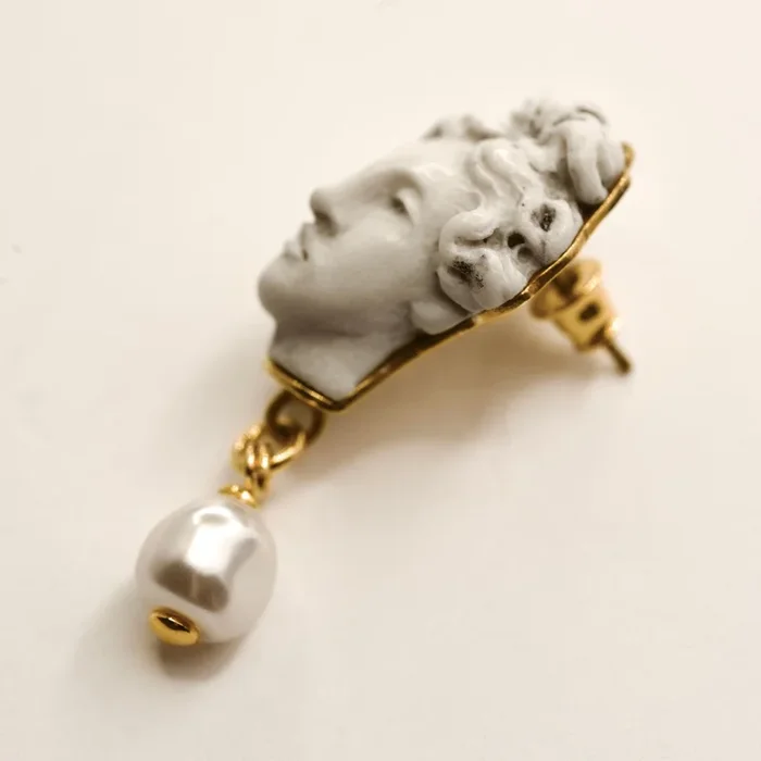 Aphrodite earring