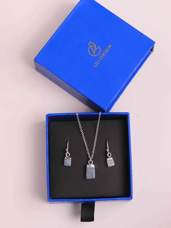 Aqua Set box – Blue Quartz (Semi Precious Stone)