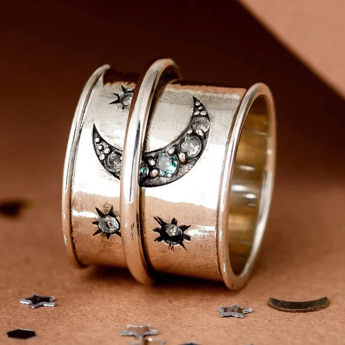 Aquamarin-Fidget-Ring mit Sternen und Mond