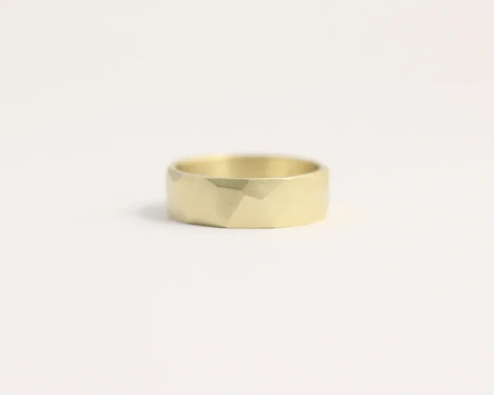 Asymmetrical Facets Ring in Yellow Gold – Medium
