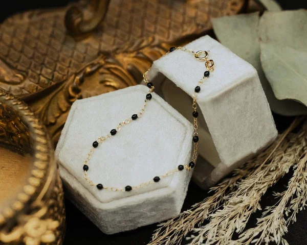 BLACK ENAMEL BEAD PIATTO CHAIN BRACELET IN 14K YELLOW GOLD