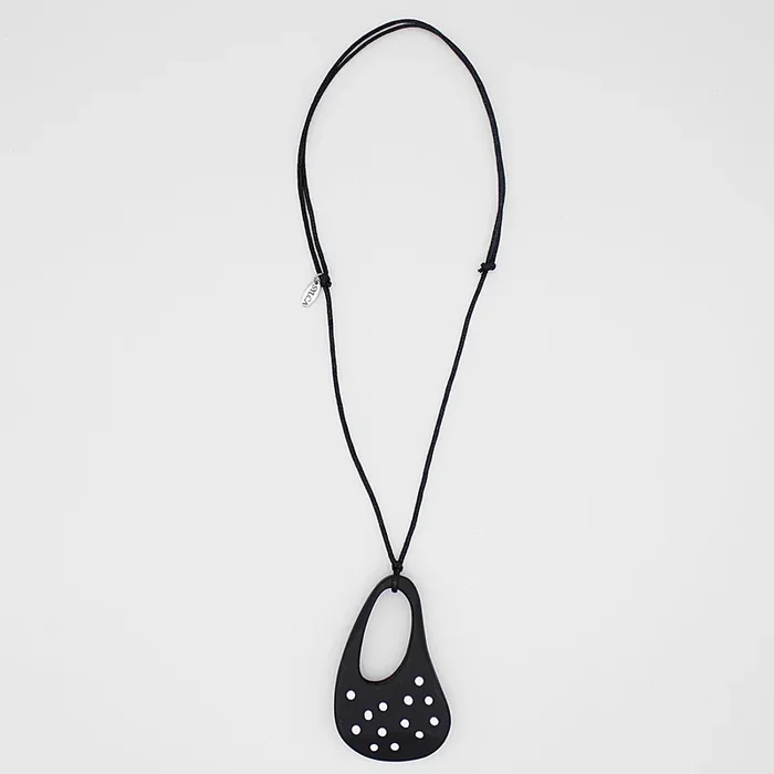 Black Fleur Pendant Necklacei