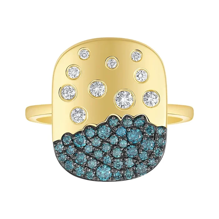 Blue Diamond Ring (Blue Diamond 0.36 cts. White Diamond 0.19 cts.)