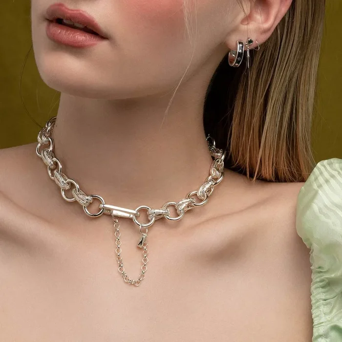 CLARISE. Ornate Cross Link Chain Collar – Silver