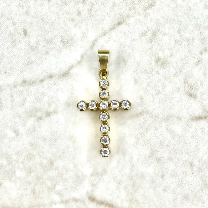 Colgante vintage de cruz con diamantes naturales en oro amarillo de 18 quilates