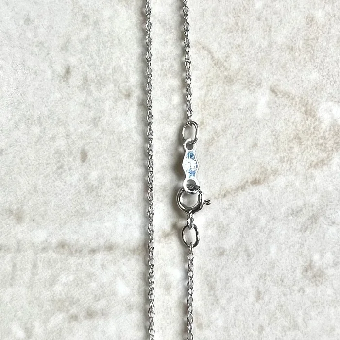 Collar ligero de cadena tipo cuerda de 18 pulgadas en oro blanco de 14 quilates