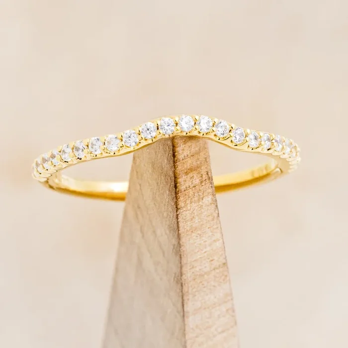 CONTOURED TRACER WITH DIAMOND ACCENTS