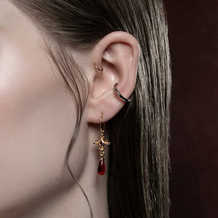 CRIMSON. Medieval Garnet Hoop Earrings – Gold