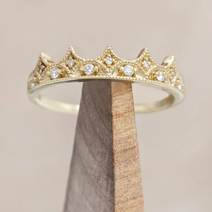 CROWN INSPIRED DIAMOND STACKING RING