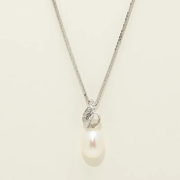 Cultured Freshwater Pearl Necklace in 14kt White Gold with Diamonds (.03ct tw)
