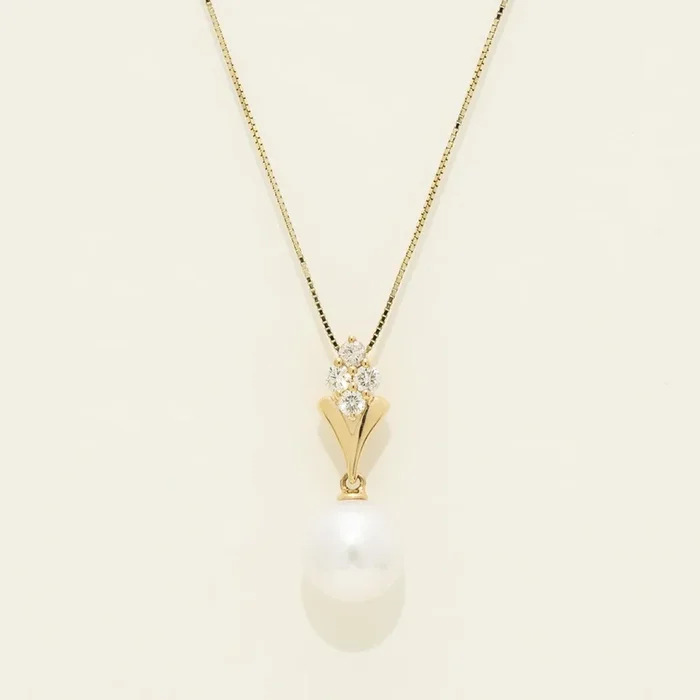 Cultured Freshwater Pearl Necklace in 14kt Yellow Gold with Diamonds (1/5ct tw and 9mm pearl)