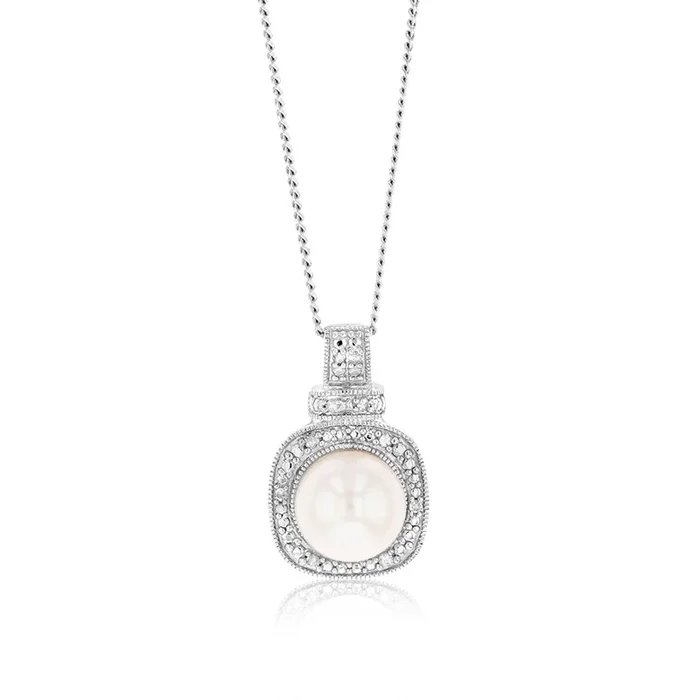 Cultured Pearl & 05Pts Diamond Pendant In Sterling Silver