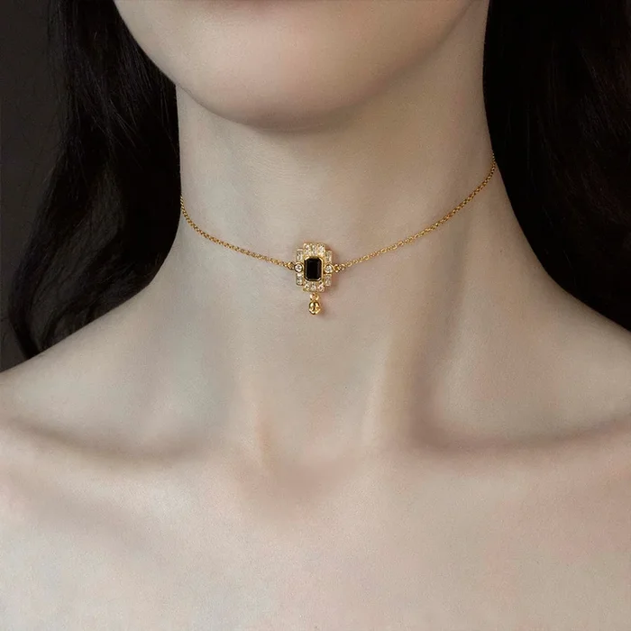 DECO. Skull & Black Spinel Statement Choker – Gold