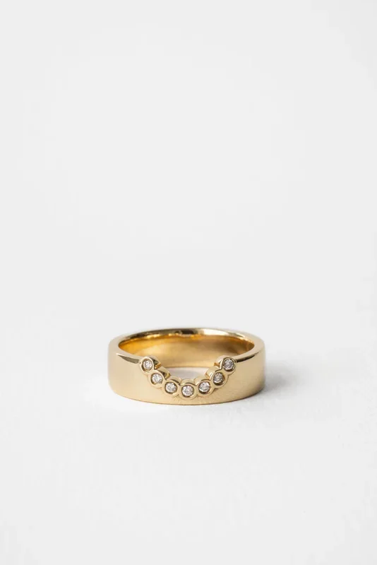 Diamond Cigar Contour Band