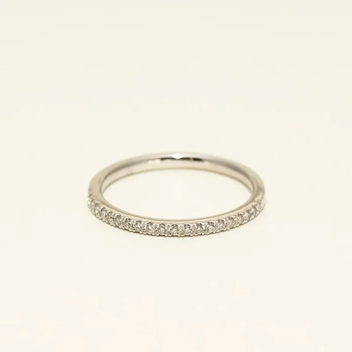 Diamond Wedding Band in Platinum (1/7ct tw)