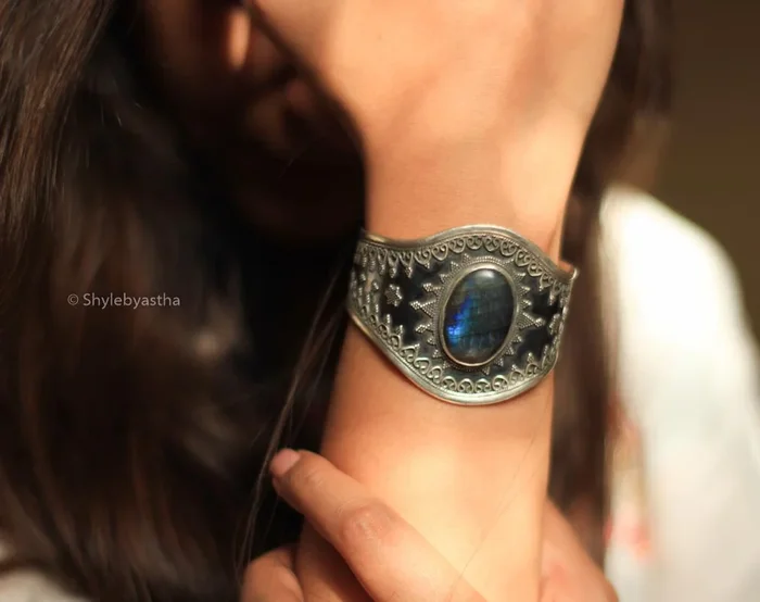 Essence Blue Quartz Cocktail Kada