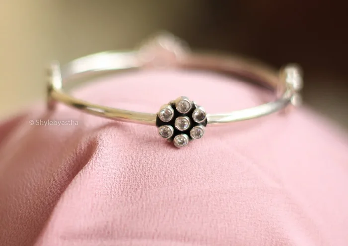 Essence Fine Bangle