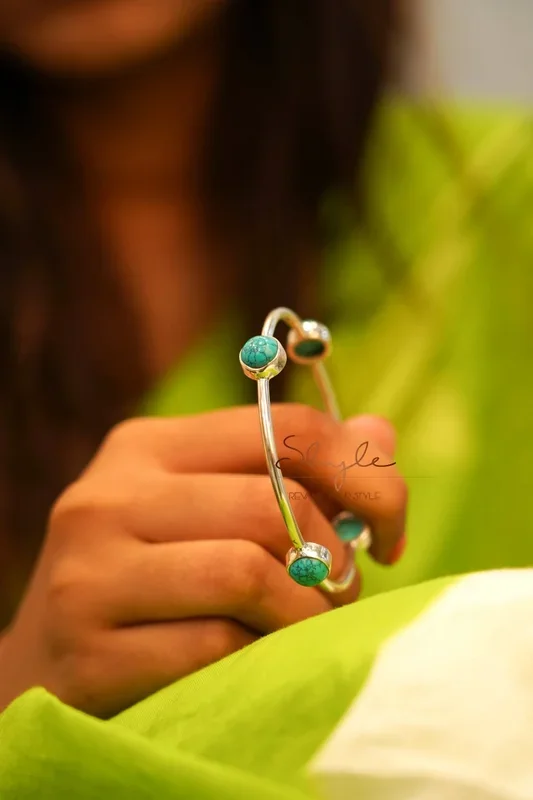 Essence Fine Turquoise Bangle