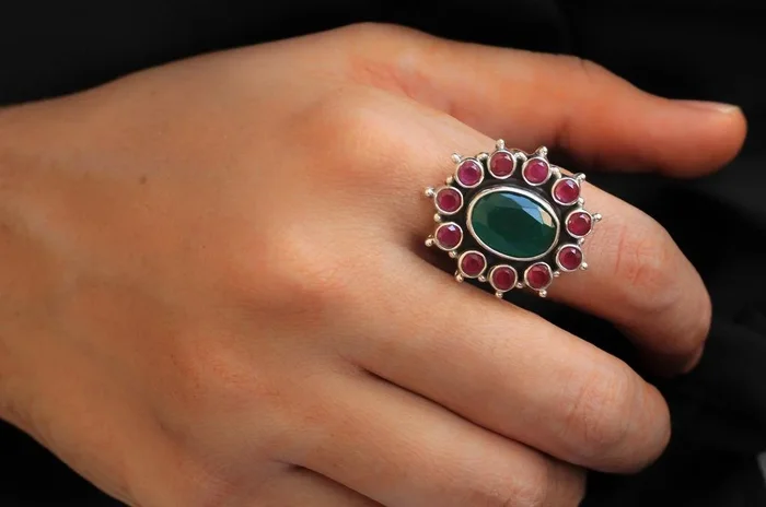 Essence Jadau Oval Ring