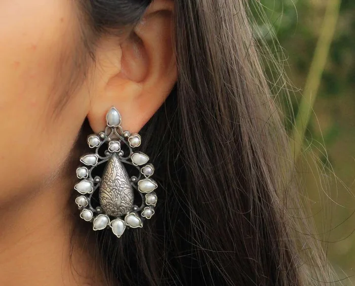 Essence Pearl Studs
